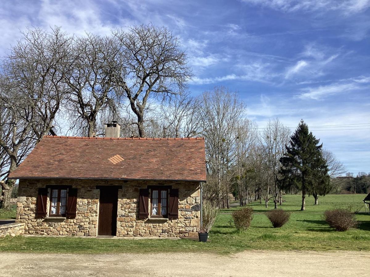 La Maisonnette Des Champs Pierre-Buffière Exteriör bild