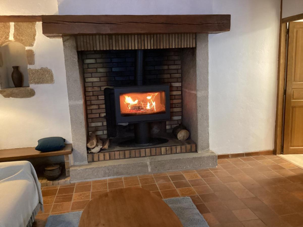 La Maisonnette Des Champs Pierre-Buffière Exteriör bild